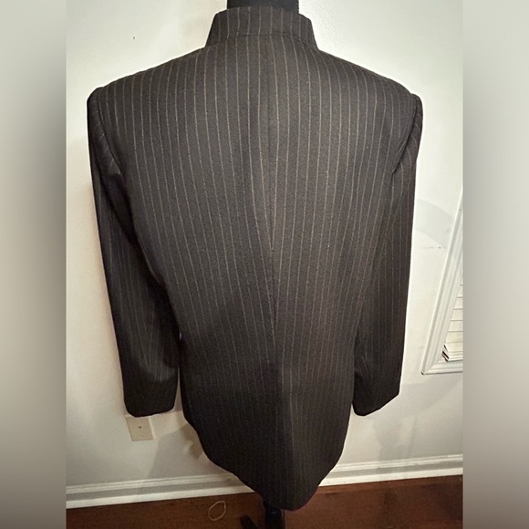 Anne Klein black with brown pinstripes Nehru collar blazer, size 14. - Picture 4 of 6